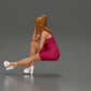 Diorama Modélisme Photo Produit 5 : Figurine Diorama : Miniature Diorama femme assise en robe rose, main sur la joue, chaussures à plateforme (Ref Nr. A131)