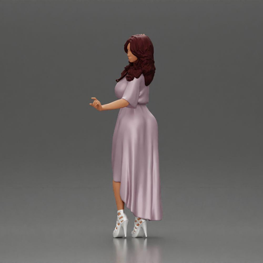 Diorama modélisme photo produit 5 : Figurine miniature : Femme en longue robe de mariée avec des talons hauts, posant élégamment (Ref Nr. A109)