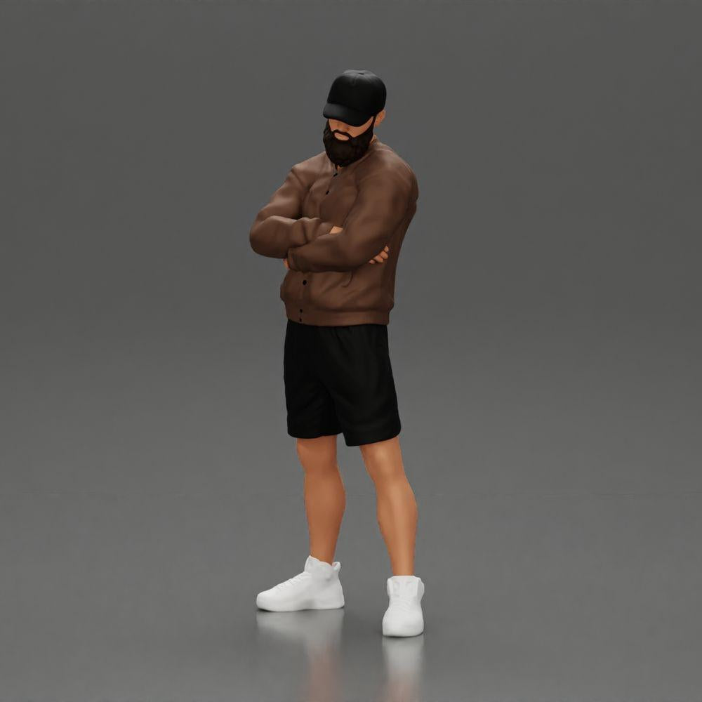 Diorama modélisme photo produit 5 : Figurine : homme les bras croisés, casquette, veste, shorts, chaussures de sport (Ref Nr. A125)