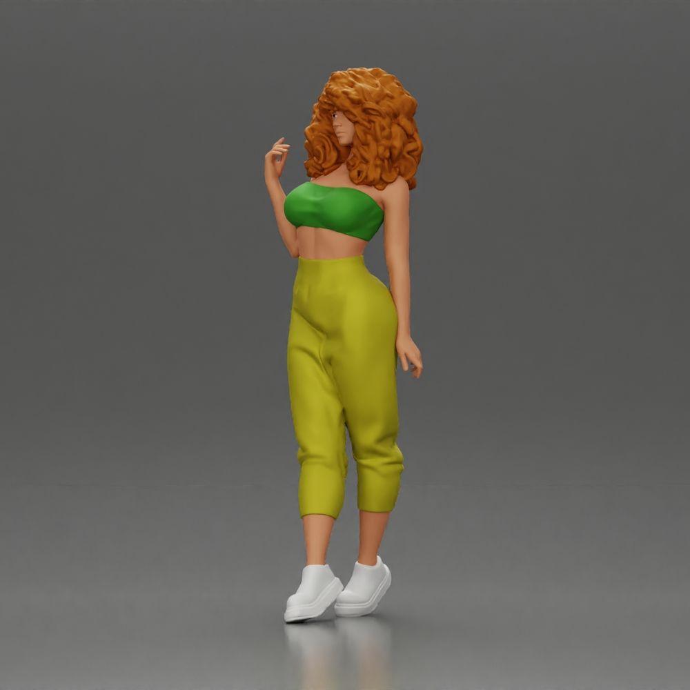 Diorama modélisme photo produit 5 : Figurine : Femme debout avec des cheveux bouclés en tenue verte, en pose (Ref Nr. A130)