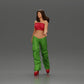 Diorama modélisme photo produit 5 : Figurine diorama : Figurine miniature femme en pose de marche, vert-rouge, top court, pantalon large, escarpins (Ref Nr. A141)