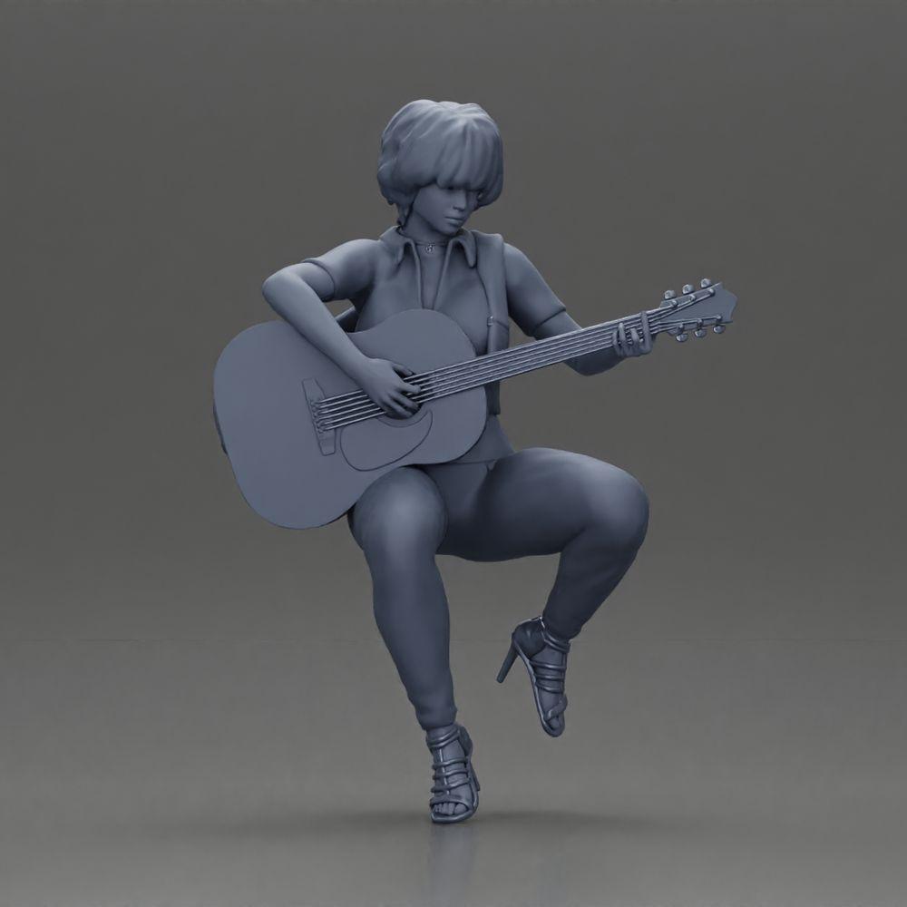 Diorama modélisme photo produit 6 : Miniature : Femme à cheveux courts jouant de la guitare acoustique, collier, sandales à lanières (Ref Nr. A128)