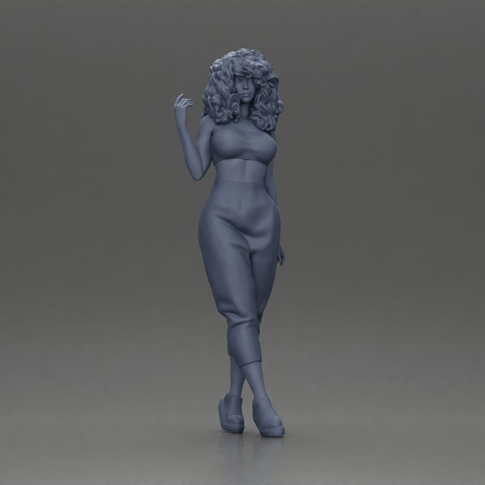 Diorama modélisme photo produit 6 : Figurine : Femme debout avec des cheveux bouclés en tenue verte, en pose (Ref Nr. A130)