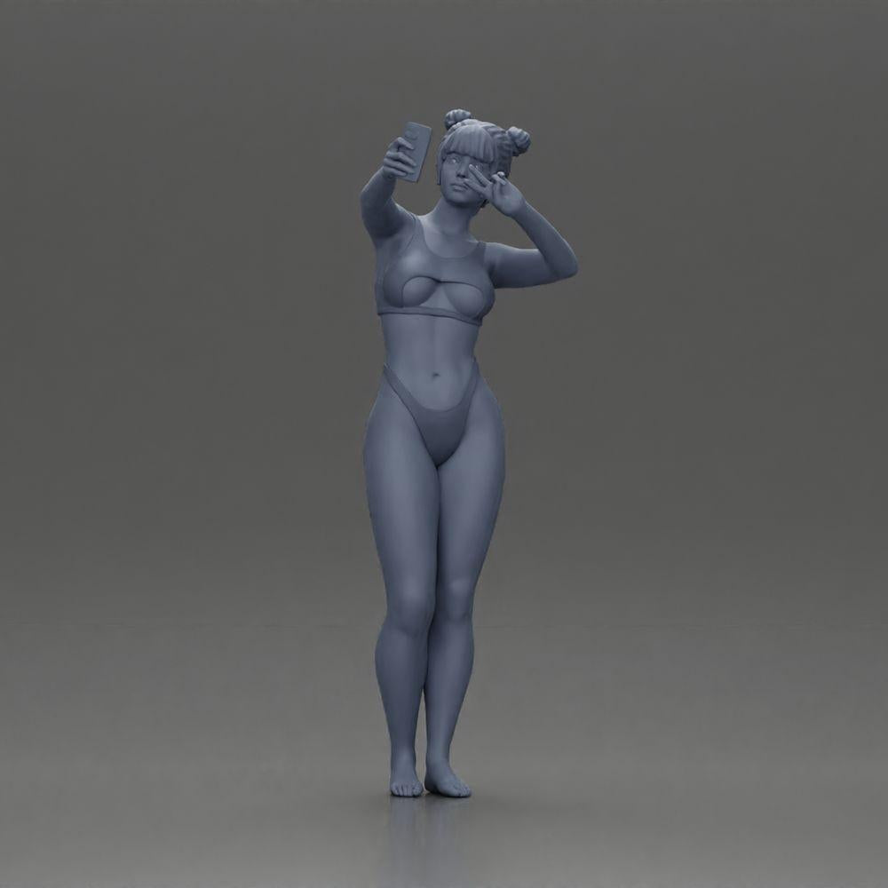 Diorama modélisme photo produit 6 : Miniature diorama : Femme en bikini prenant un selfie à la plage, figurine debout (Ref Nr. A69)