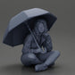 Diorama modélisme photo produit 6 : Miniature diorama : Femme assise en veste et short avec parapluie ouvert (Ref Nr. A85)