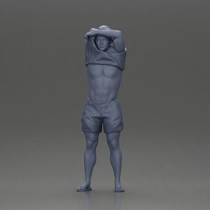 Diorama modélisme photo de produit 6 : Miniature debout : homme musclé en short tirant un T-shirt par-dessus la tête (Ref Nr. A90)