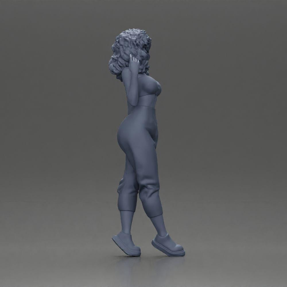 Diorama modélisme photo de produit 7 : Figurine : Femme debout avec des cheveux bouclés en tenue verte, en pose (Ref Nr. A130)
