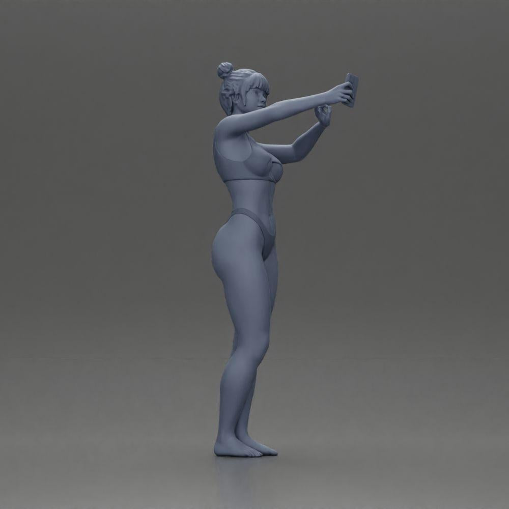 Diorama Modélisme Photo de produit 7 : Miniature de diorama : Femme en bikini prenant un selfie sur la plage, figurine debout (Ref Nr. A69)