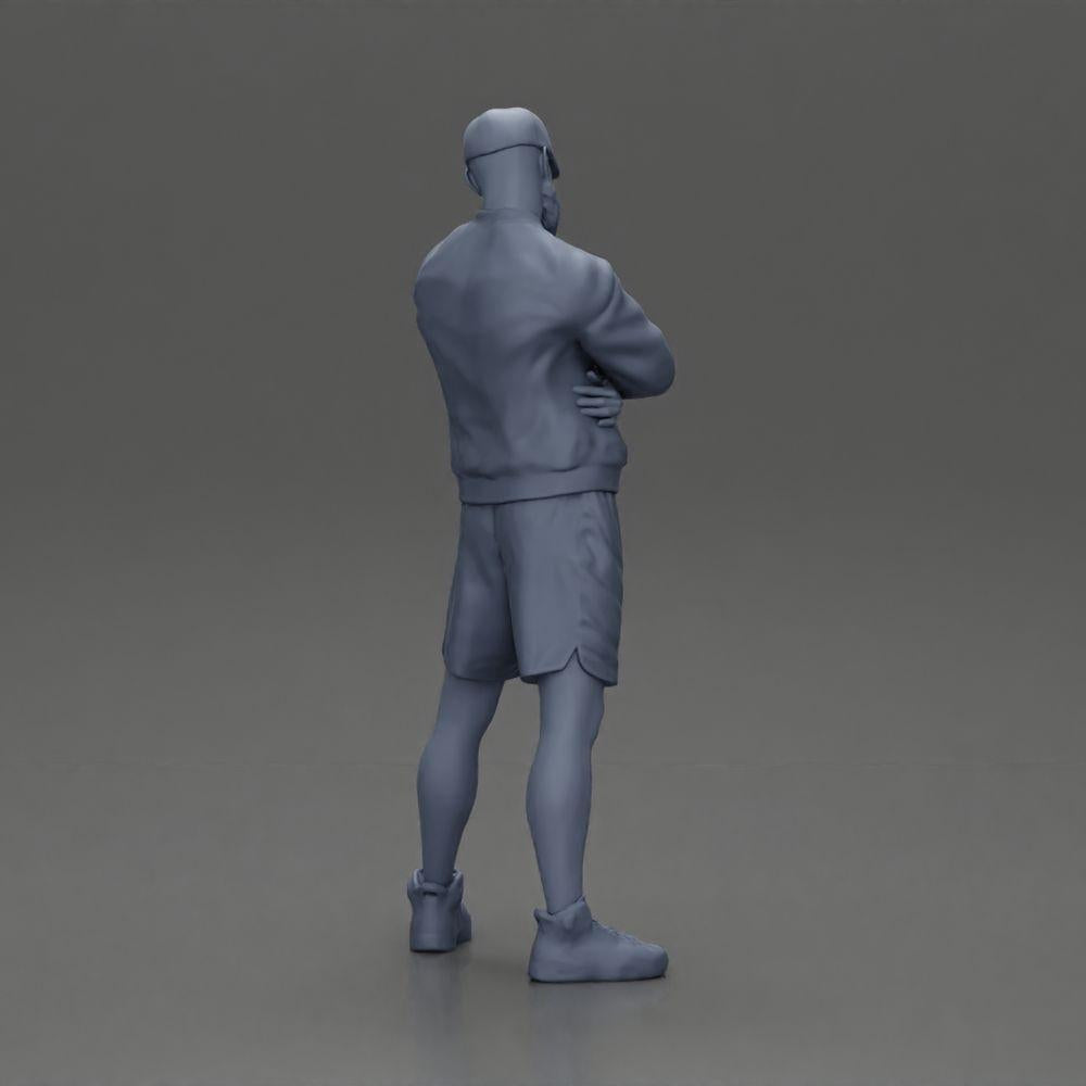 Diorama modélisme photo produit 8 : Figurine : homme les bras croisés, casquette, veste, shorts, chaussures de sport (Ref Nr. A125)