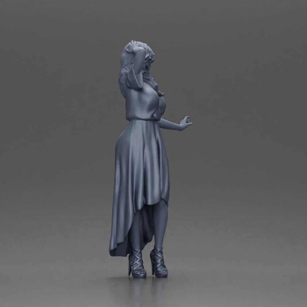 Diorama modélisme photo de produit 8 : Figurine miniature : Femme en longue robe de mariée avec des talons hauts, posant élégamment (Ref Nr. A109)