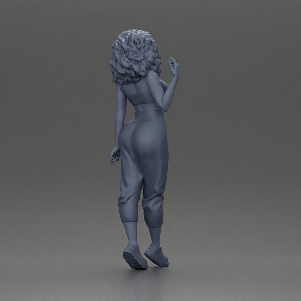 Diorama Modélisme Photo de produit 8 : Figurine miniature : Femme debout avec des cheveux bouclés en tenue verte, en pose (Ref Nr. A130)