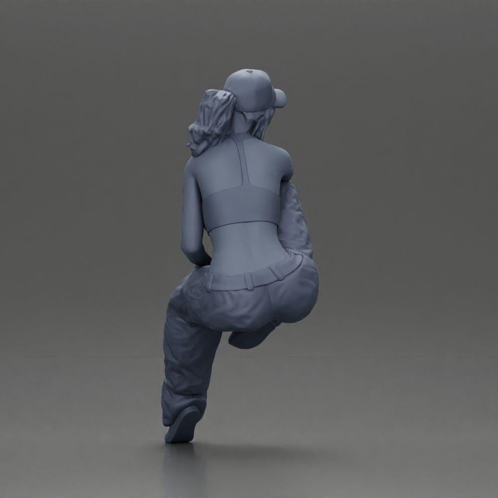 Diorama modélisme photo produit 9 : Figurine : Femme lowrider assise avec casquette, bras sur le genou, débardeur et baskets (Ref Nr. A138)