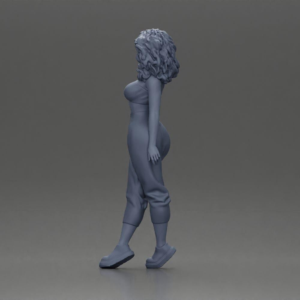 Diorama modélisme photo produit 10 : Figurine miniature : Femme debout avec des cheveux bouclés en tenue verte, en pose (Ref Nr. A130)