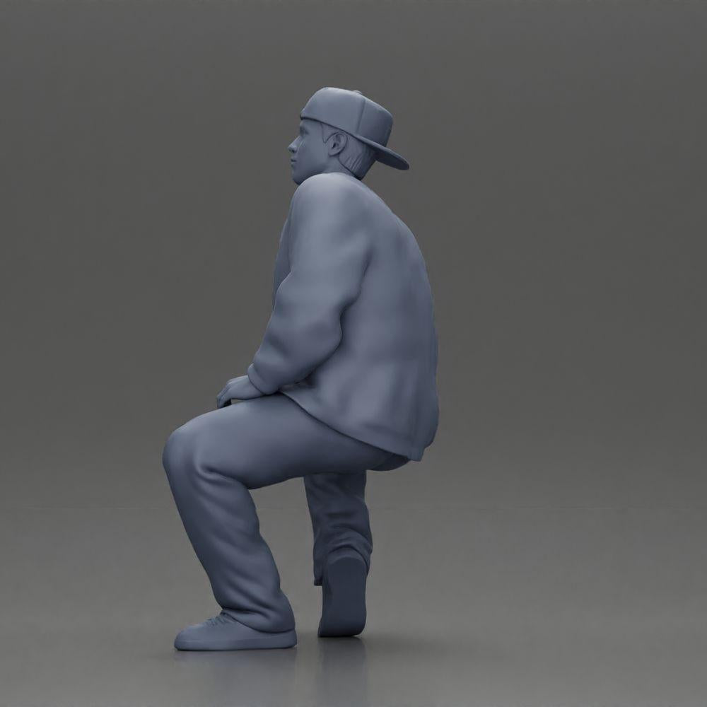 Diorama modélisme photo produit 10 : Figurine diorama : Homme hip-hop assis avec veste, casquette et baskets (Ref Nr. A62)