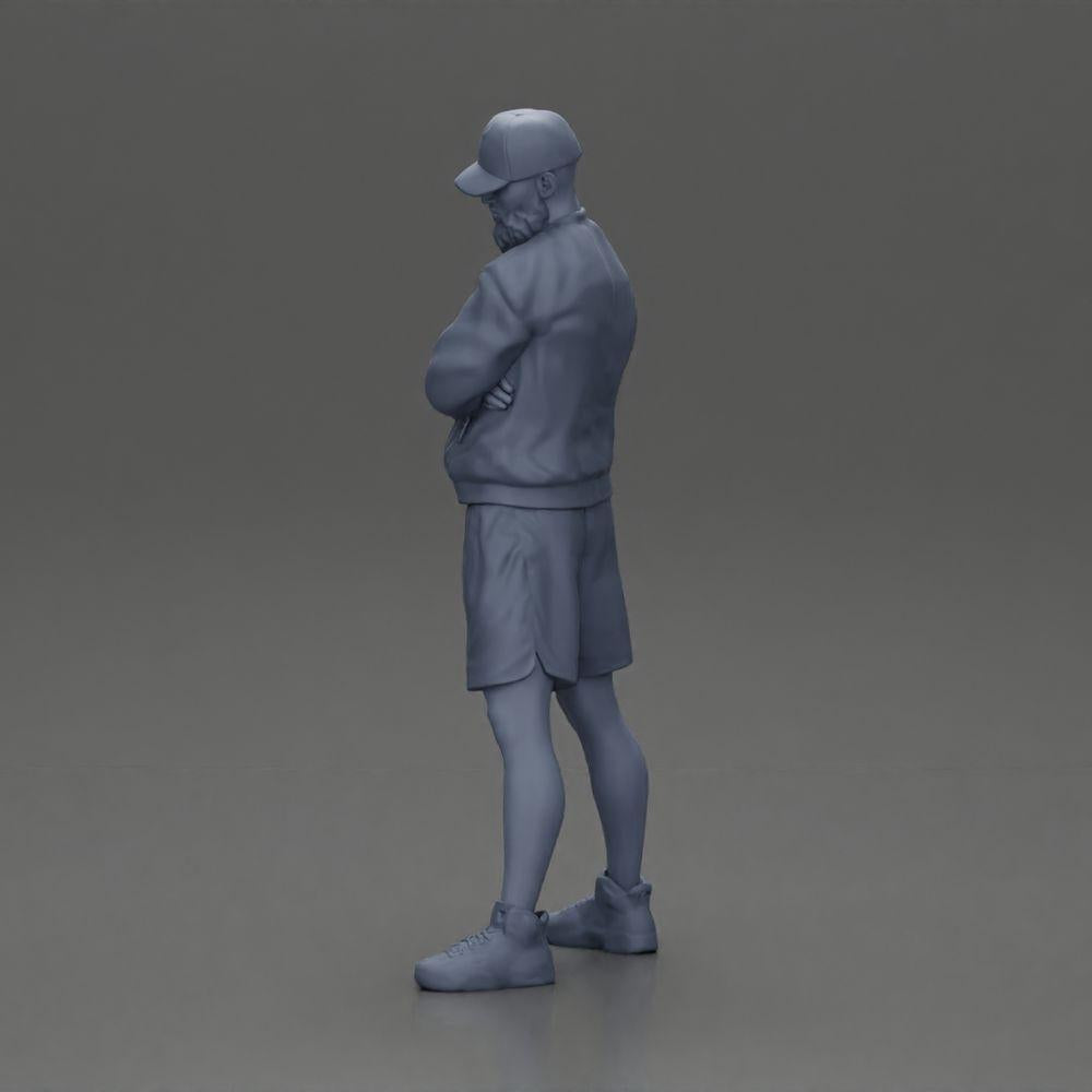 Diorama modélisme photo produit 10 : Figurine : homme les bras croisés, casquette, veste, shorts, chaussures de sport (Ref Nr. A125)