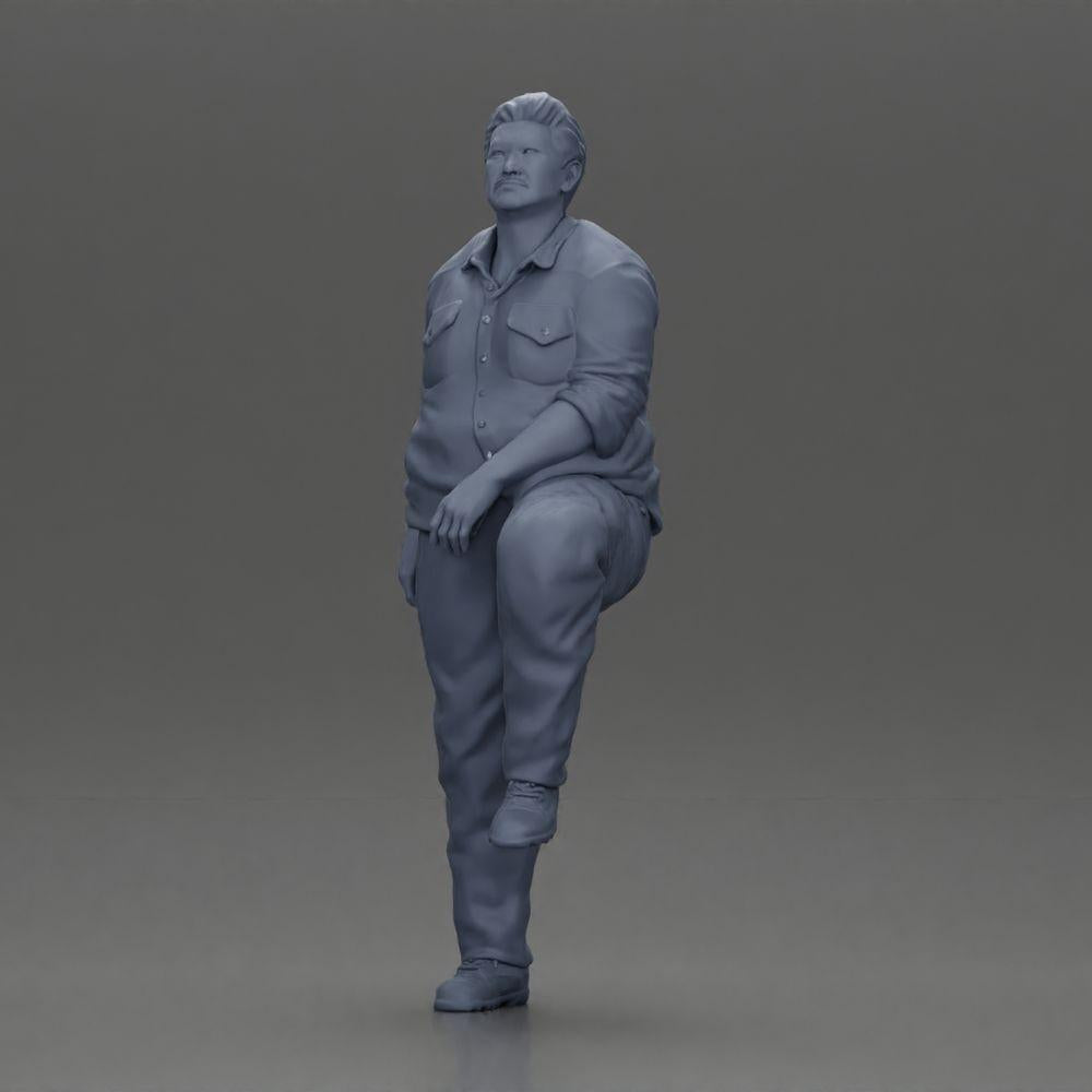 Diorama modélisme photo de produit 11 : Figurine : homme asiatique corpulent, regardant en haut, en chemise, pied sur une marche (Ref Nr. A101)