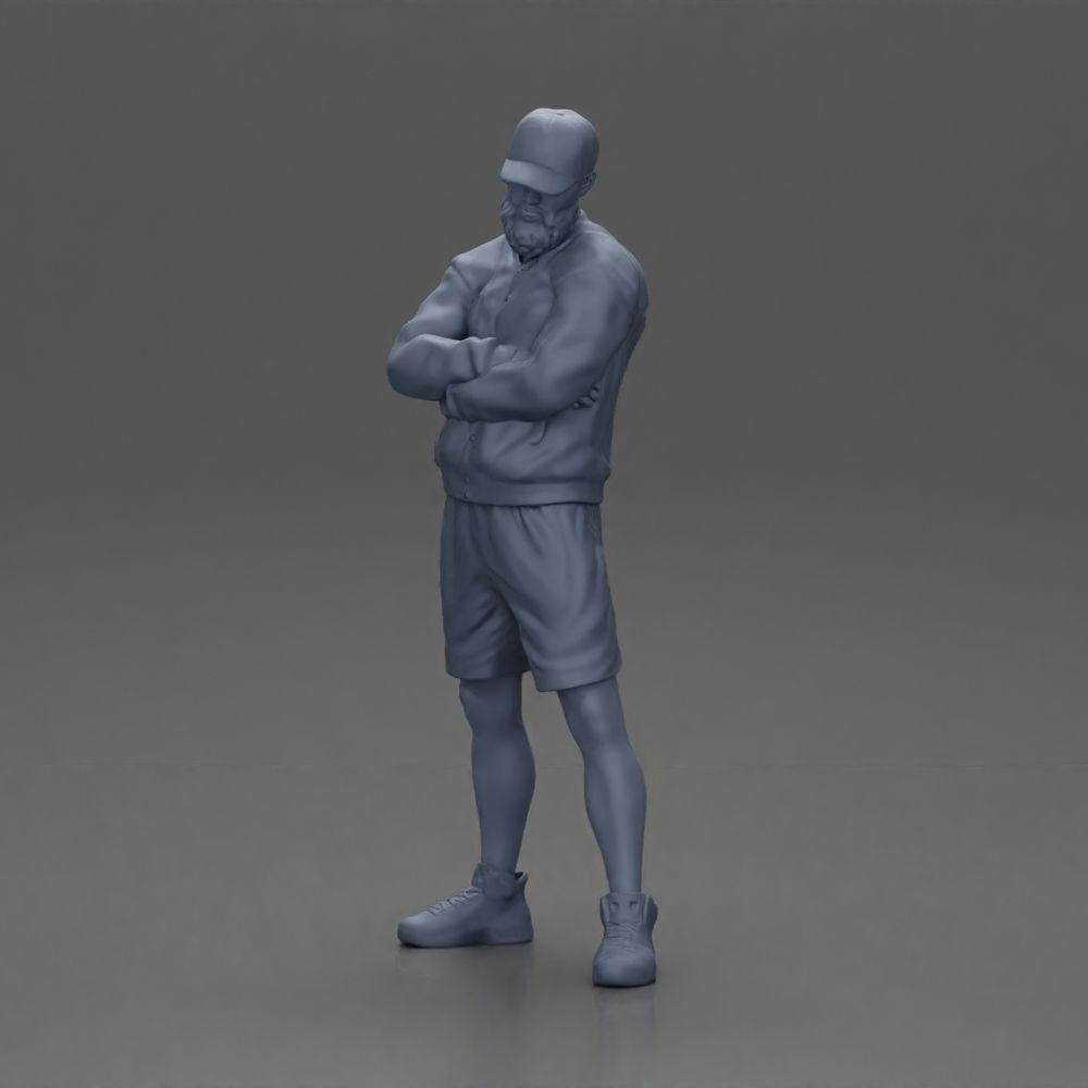 Diorama modélisme photo produit 11 : Figurine : homme avec les bras croisés, casquette, veste, shorts, chaussures de sport (Ref Nr. A125)