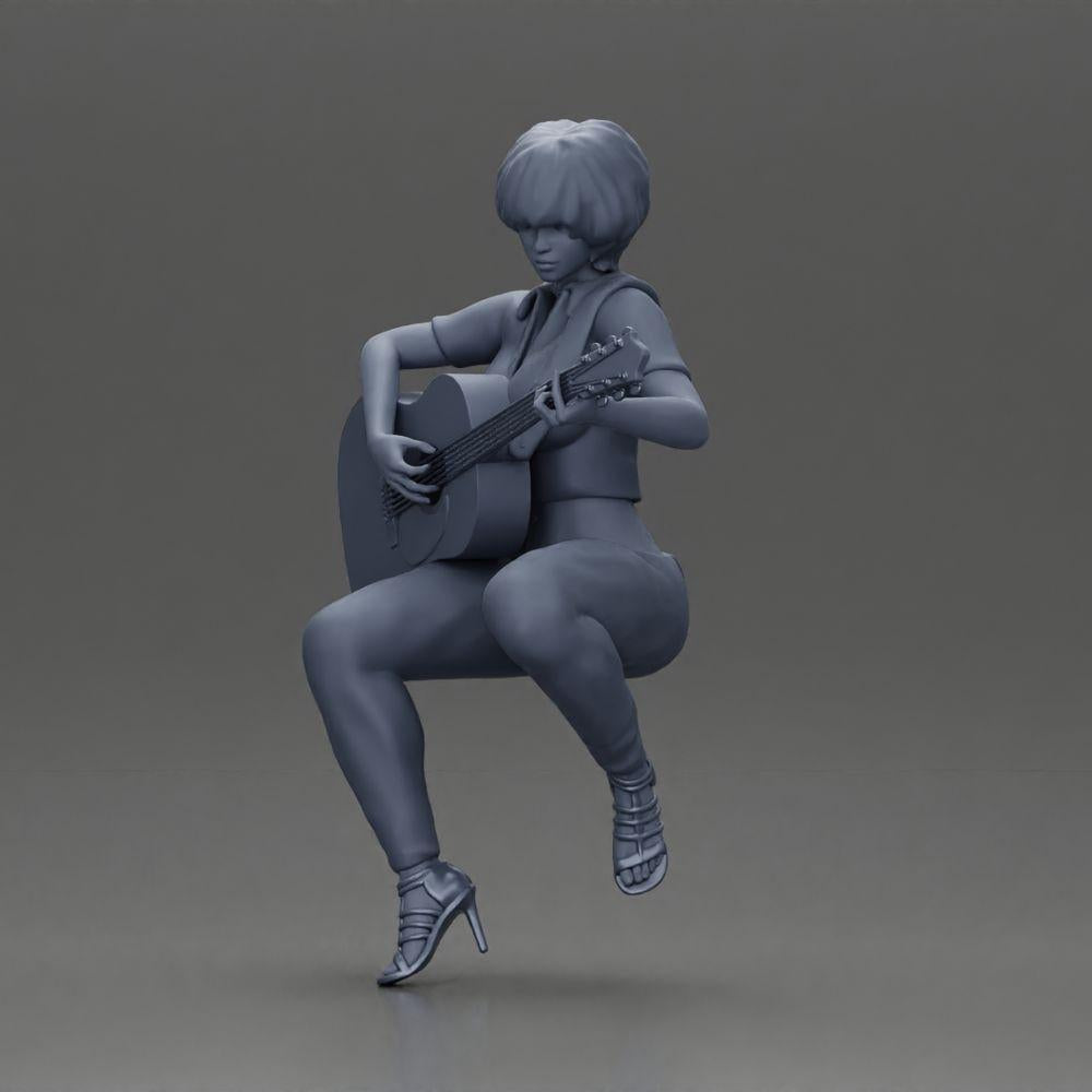 Diorama modélisme photo de produit 11 : Miniature : Femme à cheveux courts jouant de la guitare acoustique, collier, sandales à lanières (Ref Nr. A128)
