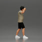Diorama Modélisme Photo de produit 2 : Miniature diorama : Homme en chemise et shorts portant une femme sur ses épaules (Ref Nr. A81)