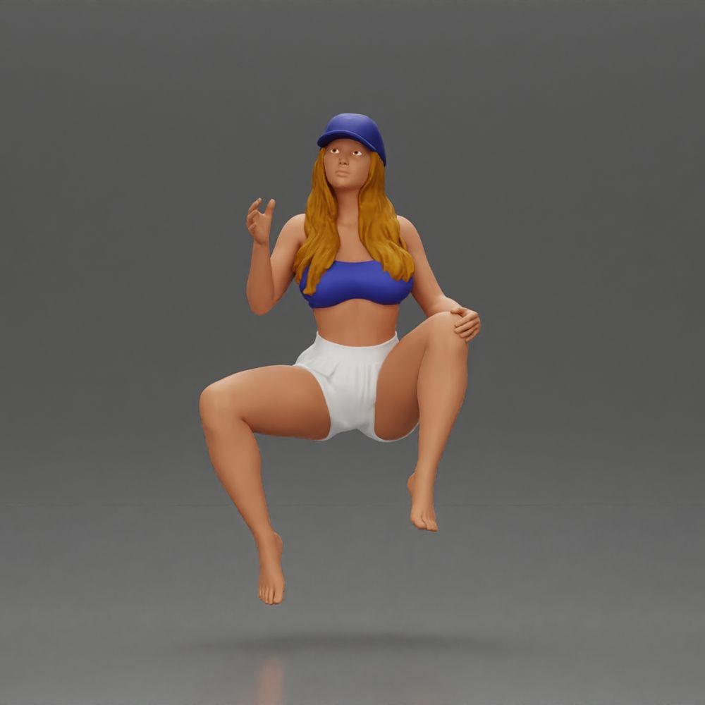 Diorama Modélisme Photo de produit 5 : Figurine de diorama : Miniature féminine assise, haut bleu et shorts, casquette, pieds nus - pose détendue (Ref Nr. A133)