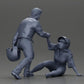 Diorama modélisme photo produit 15 : Miniature diorama : Homme aide une motarde tombée, tient un casque de moto (Ref Nr. A91)