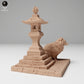 Produktfoto Tier Figur Diorama, Modellbau: 0: Wildtier Figur: Tanuki neben japanischer Laterne (Ref 24_11_04)