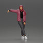 Diorama modélisme photo produit 0 : Figurine de diorama femme avec foulard et veste, appuyée sur une voiture, bras tendu (Réf n° A59)