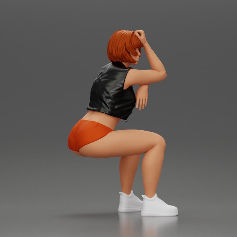 Diorama modélisme photo produit 1 : Figurine miniature assise : Femme en veste en cuir courte, top, shorts et baskets (Ref Nr. A61)