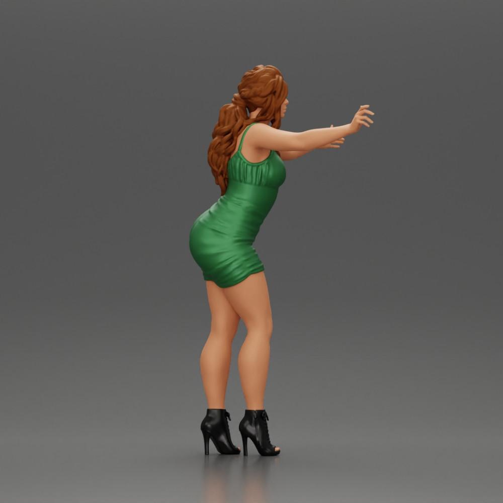 Diorama modélisme photo produit 2 : Figurine diorama : Femme en robe mi-longue avec des talons, bras tendus (Ref Nr. A58)