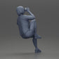 Diorama modélisme photo produit 9 : Miniature : Femme jeune assise sur une chaise, jambe repliée, buvant dans une tasse (Ref Nr. A57)