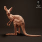 Photo produit figurine animale Animal Den Miniatures 0 : animal sauvage, figurine animale : jeune kangourou roux géant (23_04_05)
