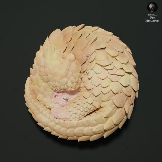 Photo du produit figurine animale Animal Den Miniatures 0 : figurine d’animal sauvage : pangolin de Malaisie - enroulé (23_05_09)