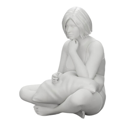 Diorama modélisme photo produit 0 : Fille assise devant la télévision avec des coussins sur les jambes (Réf n° A36)