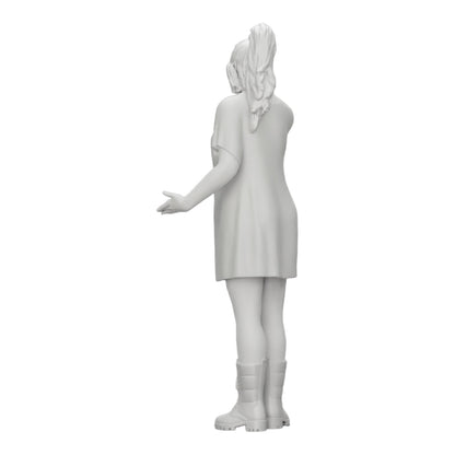 Photo de produit de modélisme diorama 0 : Jeune fille attrayante avec une longue chemise et des bottes (Réf. n° A37)