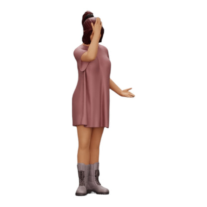 Photo de produit de modélisme diorama 0 : Jeune fille attrayante avec une longue chemise et des bottes (Réf. n° A37)