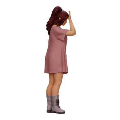 Photo de produit de modélisme diorama 0 : Jeune fille attrayante avec une longue chemise et des bottes (Réf. n° A37)