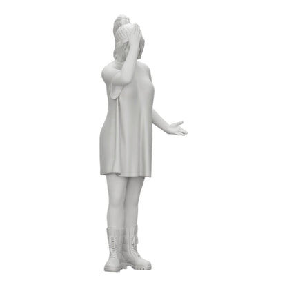 Photo de produit de modélisme diorama 0 : Jeune fille attrayante avec une longue chemise et des bottes (Réf. n° A37)