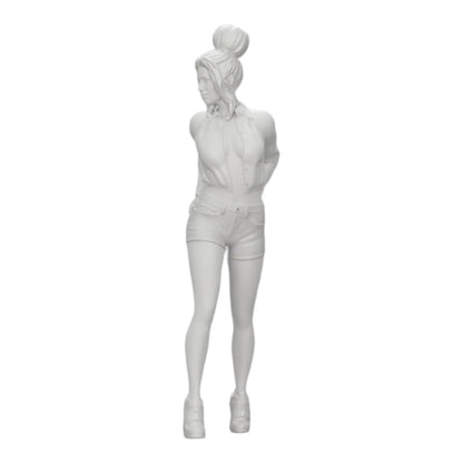 Diorama modélisme photo produit 0 : Fille sexy en shorts et mini-shirt ouvert avec les mains dans la poche arrière (Réf n° A38)