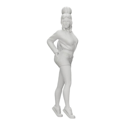Diorama modélisme photo produit 0 : Fille sexy en shorts et mini-shirt ouvert avec les mains dans la poche arrière (Réf n° A38)