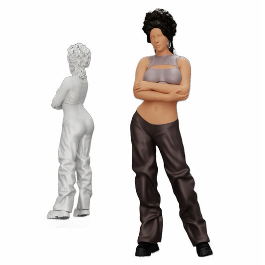 Diorama Modellbau Produktfoto 0: Mädchen mit lockigem Haar in weiten Hosen mit verschränkten Händen (Ref Nr. A39)