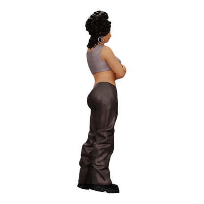 Photo de produit de modélisme diorama 0 : Fille aux cheveux bouclés en pantalon large avec les bras croisés (Ref Nr. A39)