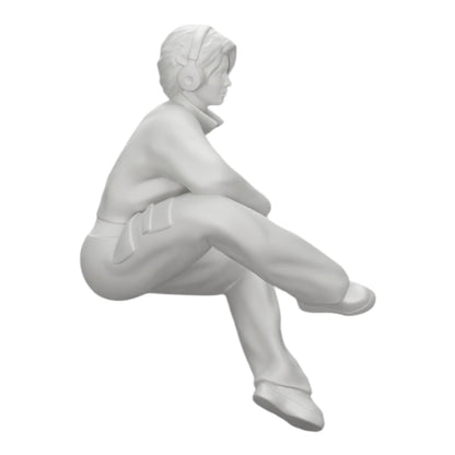 Photo de produit de modélisme diorama 0 : Jeune fille assise écoutant de la musique avec des écouteurs (Réf n° A42)