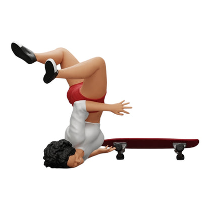 Photo de produit de modélisme diorama 0 : Fille aux cheveux bouclés tombant de son skateboard en faisant du sport (Réf n° A44)