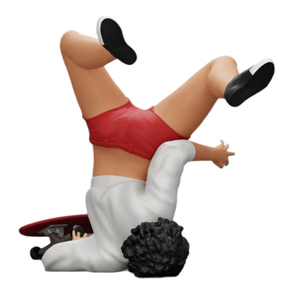 Photo de produit de modélisme diorama 0 : Fille aux cheveux bouclés tombant de son skateboard en faisant du sport (Réf n° A44)