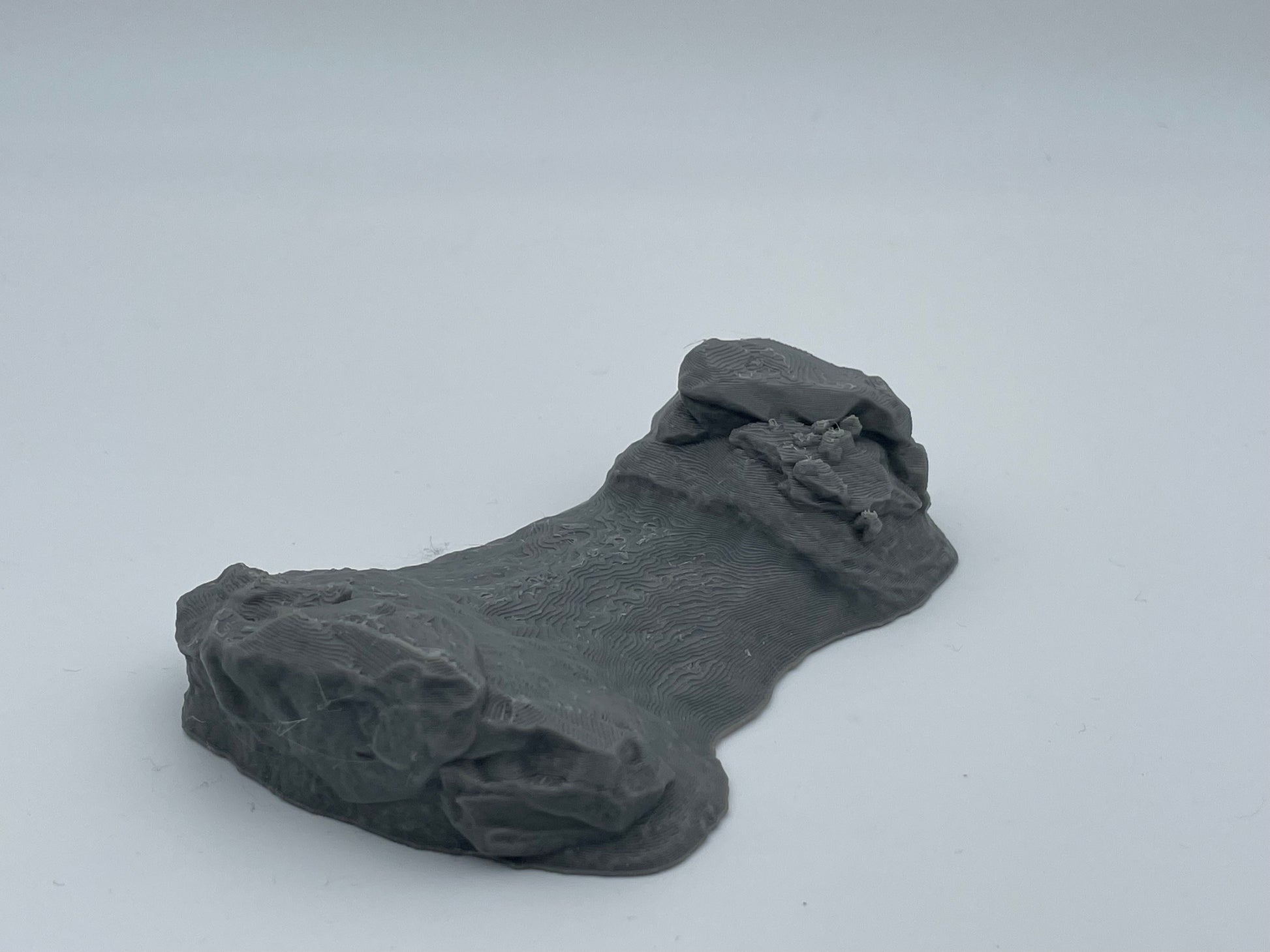 Photo de produit Tabletop 28mm The Printing Goes Ever On (TPGEO) 0 : Terrain colline type B - Élévation douce dans un paysage herbeux