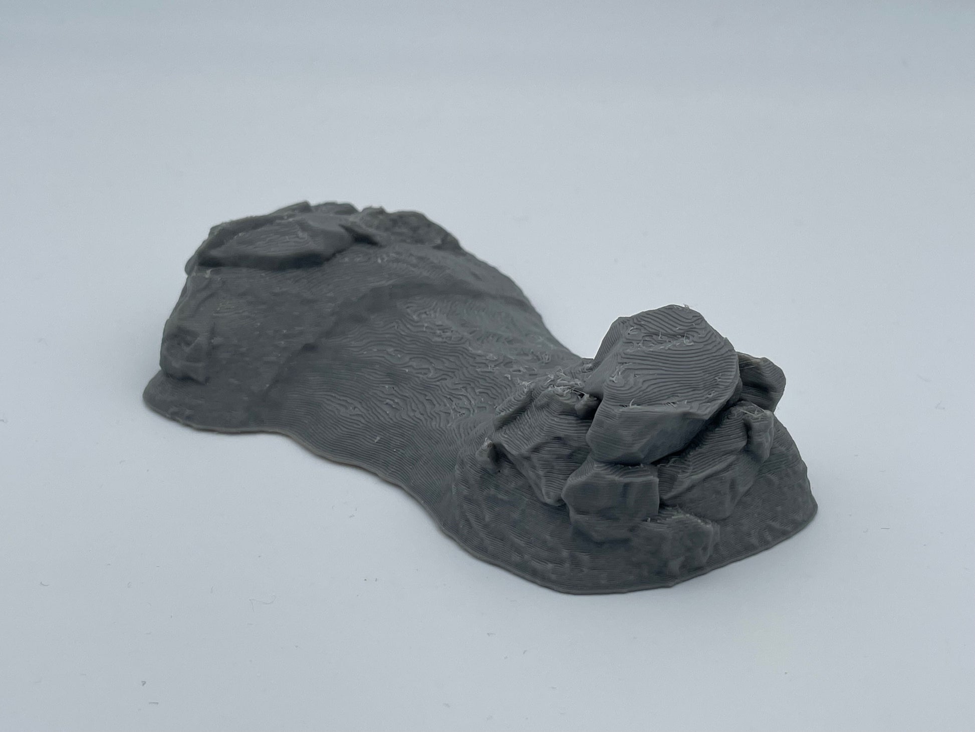 Photo de produit Tabletop 28mm The Printing Goes Ever On (TPGEO) 0 : Terrain colline type B - Élévation douce dans un paysage herbeux