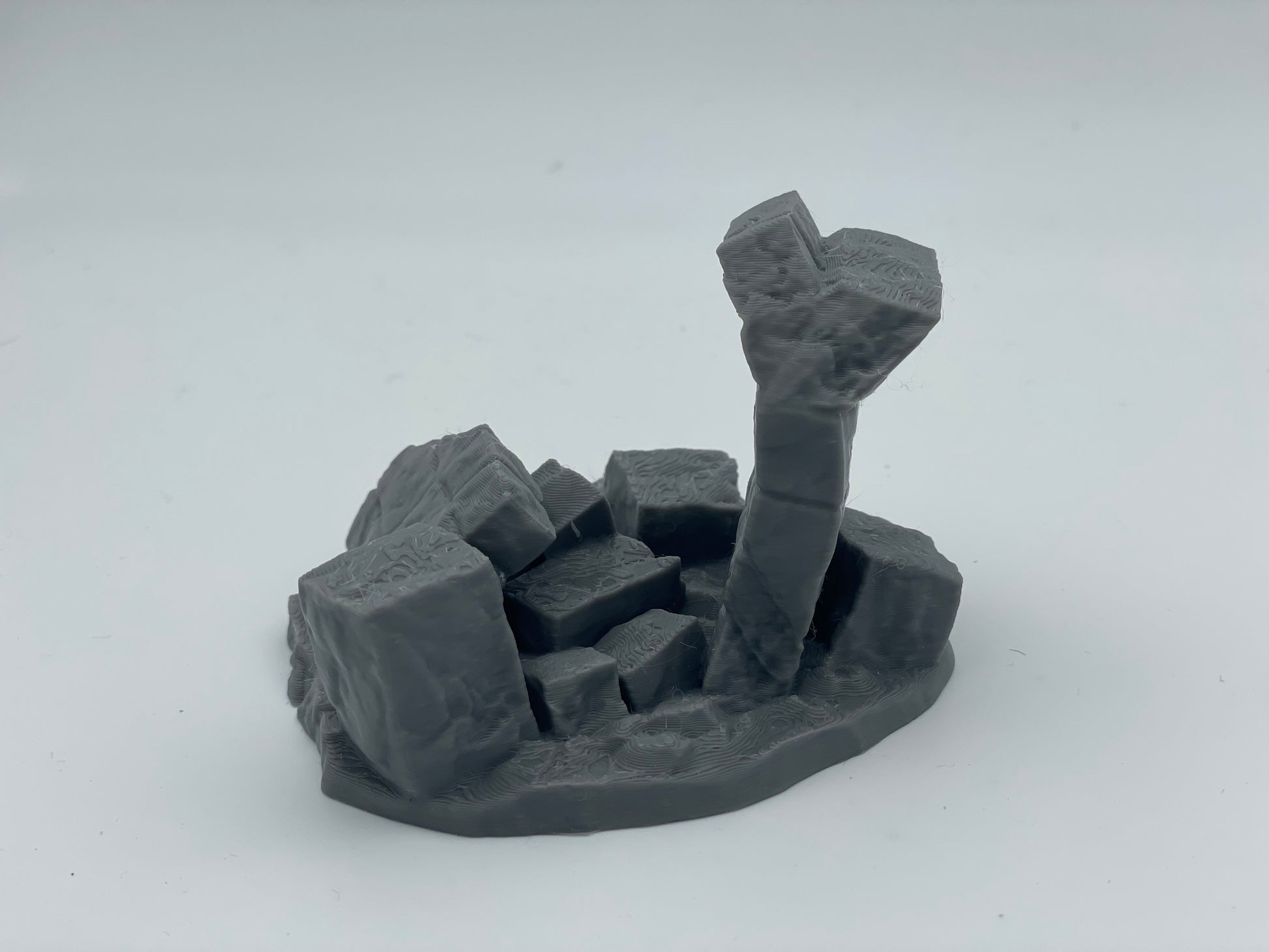Photo du produit Tabletop 28mm The Printing Goes Ever On (TPGEO) 0 : Ruines A-D - Débris d'une ville médiévale - Restes d'un mur, gravats et tas de pierres