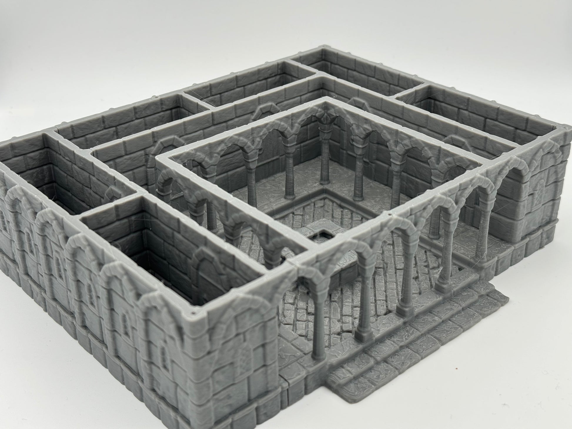 Photo du produit Tabletop 28mm The Printing Goes Ever On (TPGEO) 0: Station de soins Ivory City - Bâtiment du Royaume de Gonthan - Terrain d'hôpital Tabletop