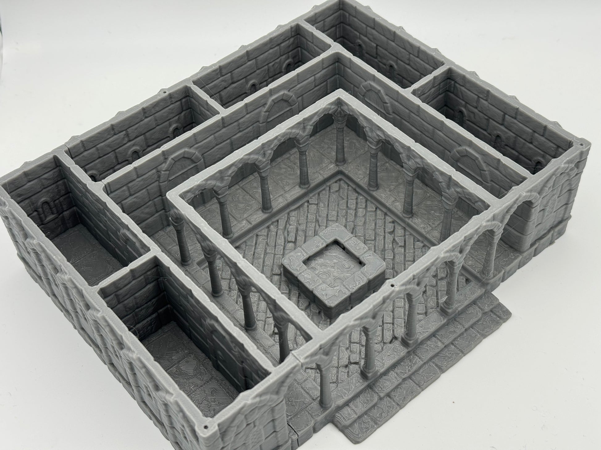 Photo du produit Tabletop 28mm The Printing Goes Ever On (TPGEO) 0: Station de soins Ivory City - Bâtiment du Royaume de Gonthan - Terrain d'hôpital Tabletop