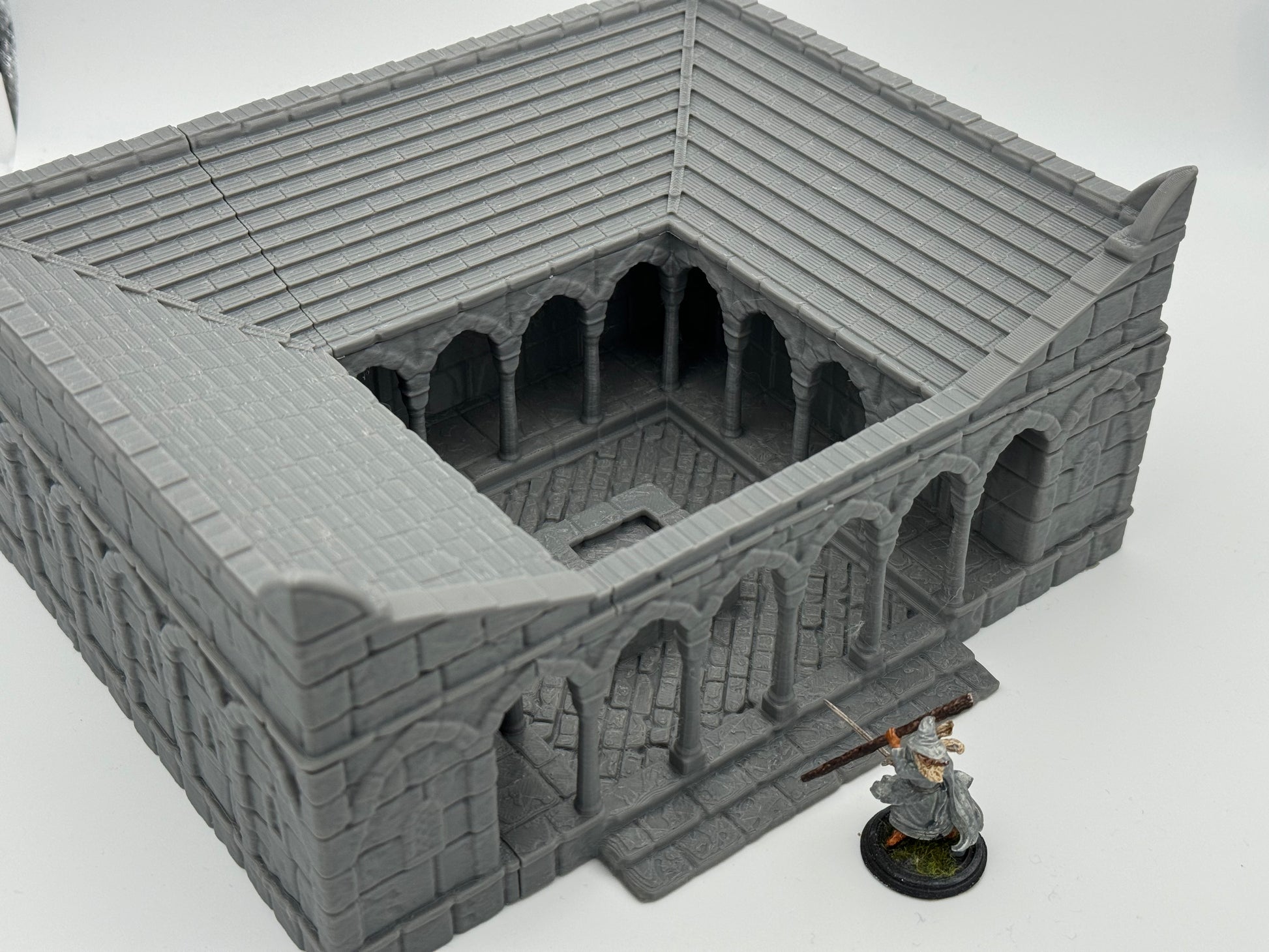Photo du produit Tabletop 28mm The Printing Goes Ever On (TPGEO) 0: Station de soins Ivory City - Bâtiment du Royaume de Gonthan - Terrain d'hôpital Tabletop